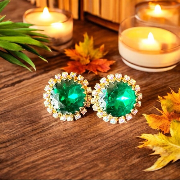 VINTAGE Emerald Green Rhinestone Clip-On Earrings - Picture 1 of 8